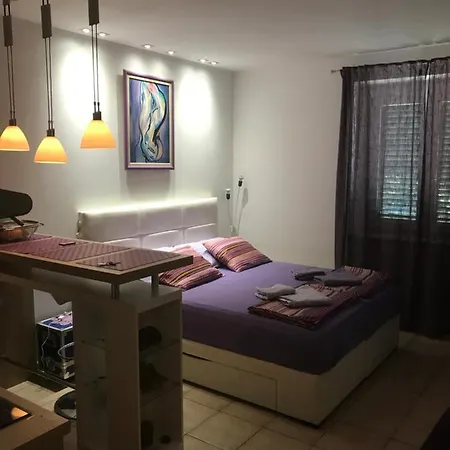 Studio Yess ,split *